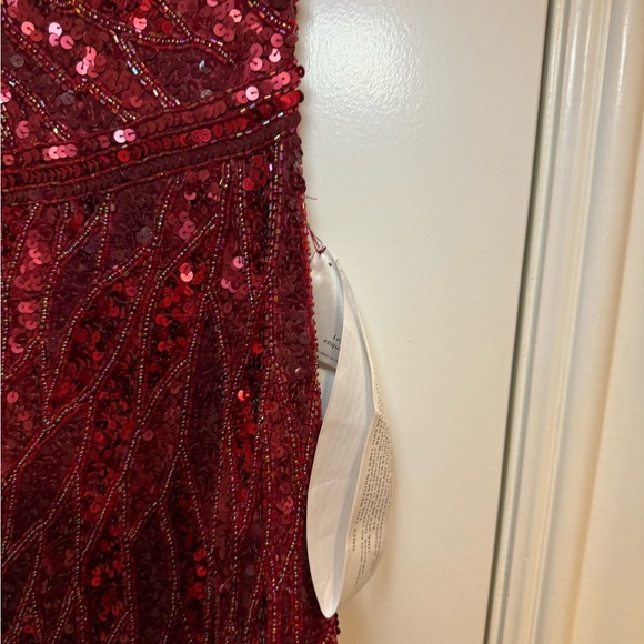 NWT Mac Duggal 4982D Embellished One Sleeve Gown w/ Sequin Belt Burgundy Size 4 - Picture 6 of 8